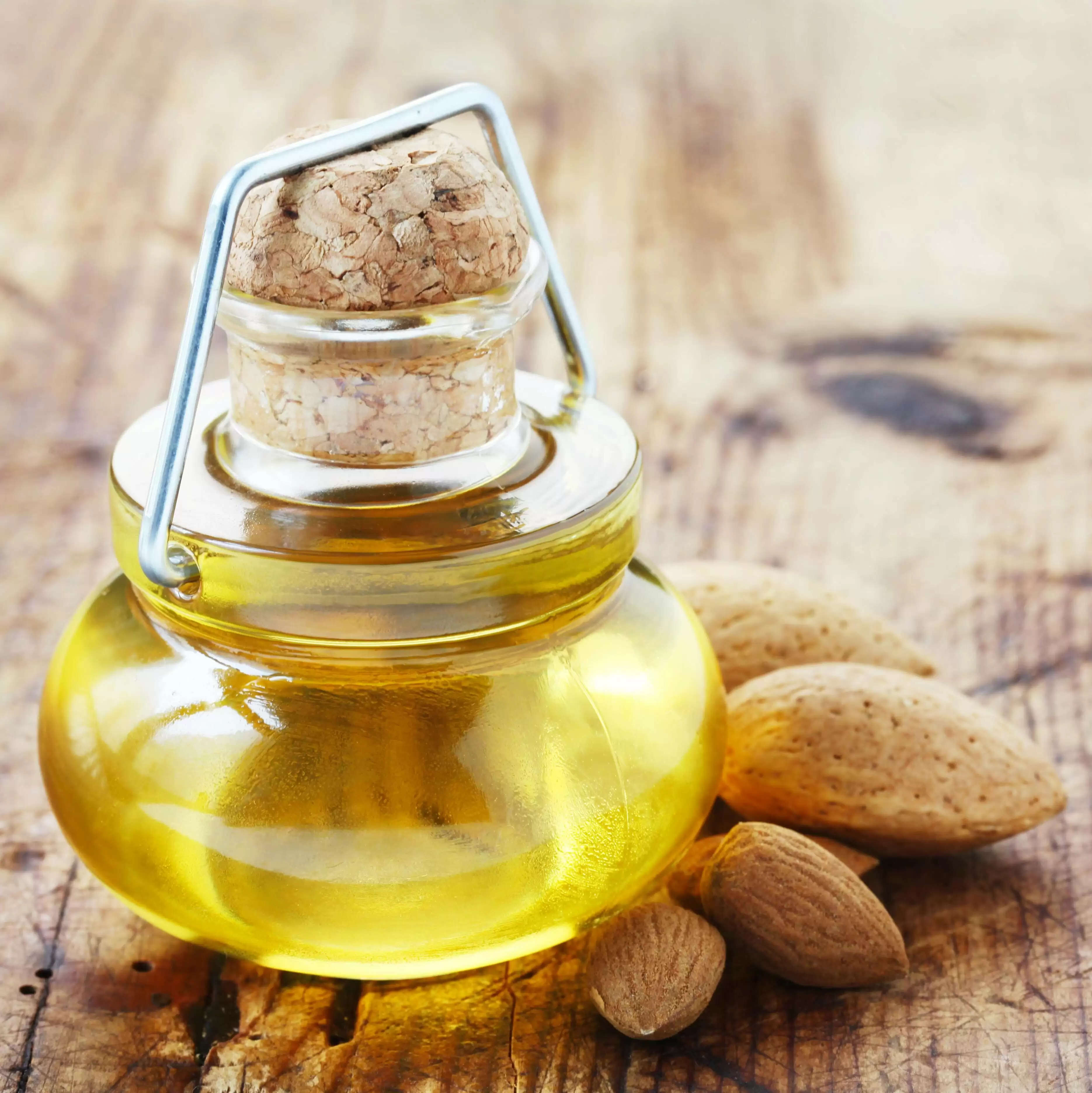 Walnut Oil Benefits for Skin: What to Expect & How to Use It 
